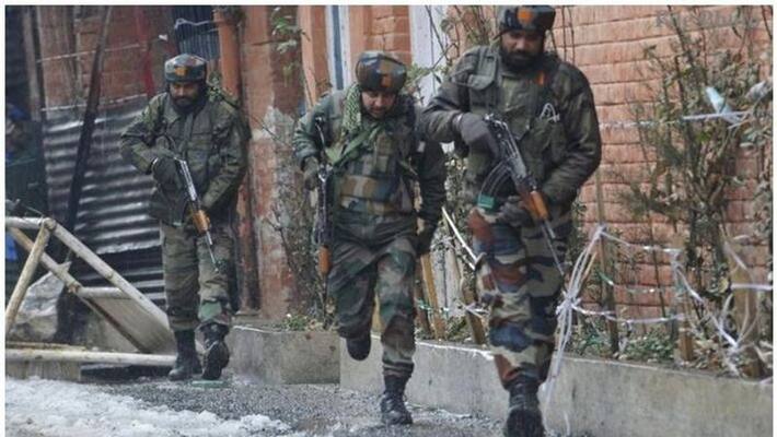 Terrorists hurl grenade at security forces in Anantnag, 5 injured Terrorists hurl grenade at security forces in Anantnag, 5 injured