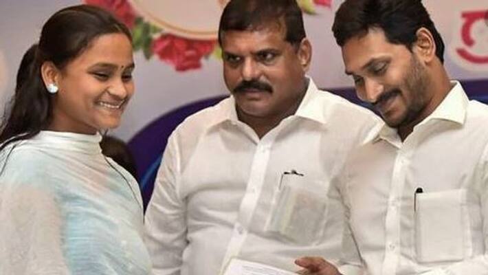 cm jagan mohan reddy ordered govt jobs to 1 lakh and 26 thousands in andra pradesh cm jagan mohan reddy ordered govt jobs to 1 lakh and 26 thousands in andra pradesh