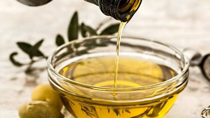 coconut oil is very healthy to our skin and oil bath is very effective to our body coconut oil is very healthy to our skin and oil bath is very effective to our body