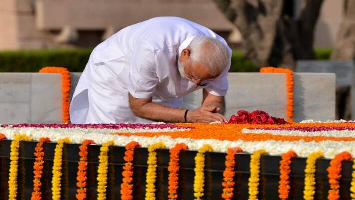 PM Modi in paying tribute to Mahatma Gandhi PM Modi in paying tribute to Mahatma Gandhi