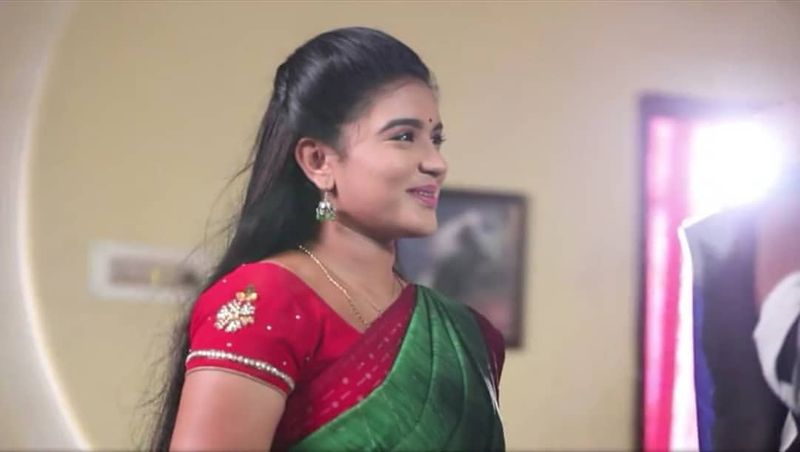 சைடு போஸில் ஷபானா
