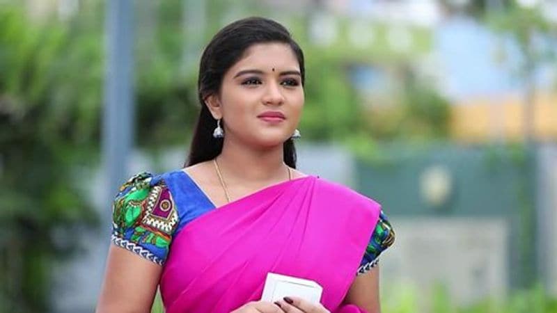 ரசிகர்களை ஈர்க்கும் நாயகி
