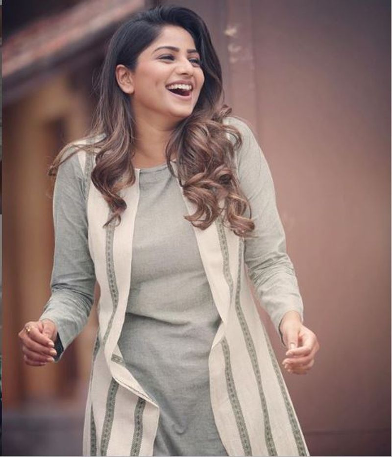 Sandalwood Dimple queen Rachita Ram photo gallery