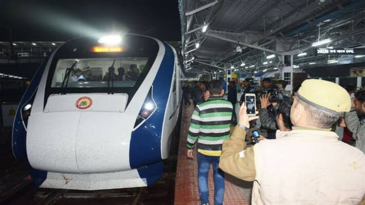 Home Minister Amit Shah flagged off the Delhi-Katra Vande Bharat Express Home Minister Amit Shah flagged off the Delhi-Katra Vande Bharat Express