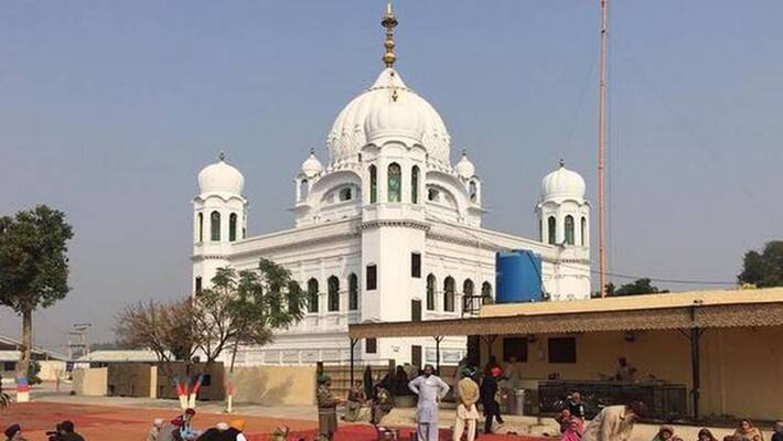 Manmohan Singh will travel to Pakistan with the first batch to visit Kartarpur on 9 November Manmohan Singh will travel to Pakistan with the first batch to visit Kartarpur on 9 November