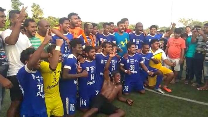 Peerless wins Calcutta Football League title as East Bengal presents a 'no-show' Peerless wins Calcutta Football League title as East Bengal presents a 'no-show'