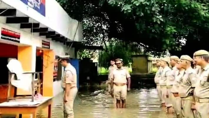 jaunpur policeman celebrate gandhi jayanti in water jaunpur policeman celebrate gandhi jayanti in water