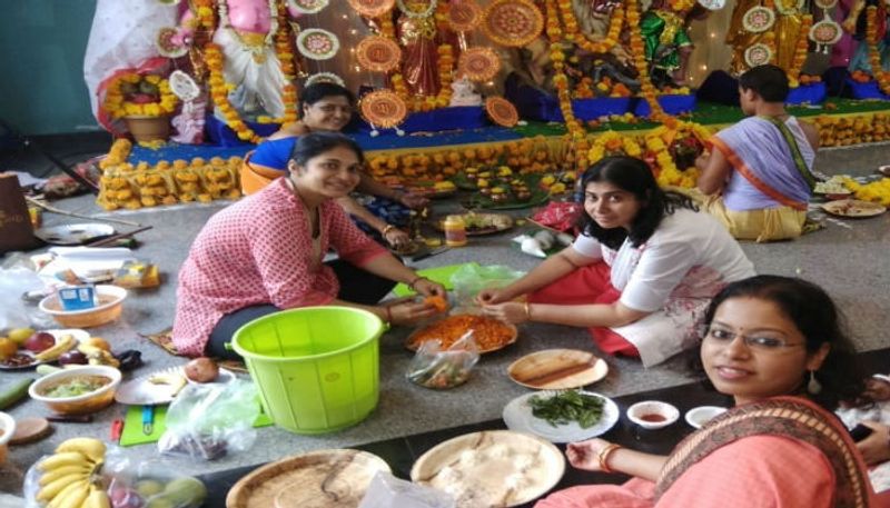 ৪ অক্টোবর থেকে ৮ অক্টোবর মহাসমারহে পুজো। বাড়ির পুজোর মতই হয়ে থাকে বেঙ্গালুরু-র অর্কিড অ্যাপার্টমেন্টে পুজোটি।