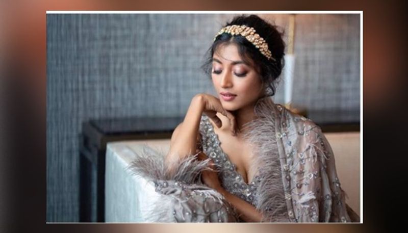 তিনি এও জানান, ভদ্র মানসিকতার মানুষদের মুখ থেকে অন্তত এই কথাটা বেরনো উচিত না, যে পাওলি মারাত্মক কোনও অপরাধ করেছে।