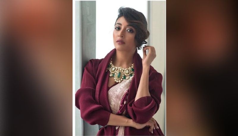 পাওলি দাম- টলিপাড়ায় সাহসী অভিনেত্রীর তকমা রয়েছে পাওলি দামের। তিনি বিশ্বাস করেন যে সাহস একটি সাবজেক্টিভ ধারণা এবং সেই মতাদর্শকে মাথায় রেখেই তিনি নিজের অভিনয় জীবনে সেটিকে বাস্তবায়িত করেছেন। 'ছত্রাক' চলচ্চিত্রের অনুব্রত বসুর সঙ্গে তার নগ্ন দৃশ্য কেবল টলিউডকেই নাড়িয়ে দেয়নি। এই দৃশ্যে অভিনয় করার পরই তিনি শিরোনামে চলে এসেছিলেন। টলিউডেও থেমে থাকেননি পাওলি এর পাশাপাশি 'ইয়ারা সিলি সিলি' ও 'হেট স্টোরি'-তে পাওলির সাহসী চরিত্রগুলি বলিউডেও বিতর্কের সৃষ্টি করেছিল। গত বছর তিনি গুয়াহাটির ছেলে অর্জুন দেবের সঙ্গে তিনি বিবাহ বন্ধনে আবদ্ধ হয়েছিলেন।