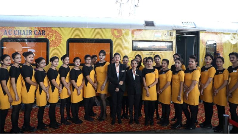 बड़े संस्थानों से ट्रेनिंग ले चुकी एयर होस्टेस को इस ट्रेन में सर्विंग की ट्रेनिंग दी गई है। ट्रेन में कुल 22 केबिन क्रू महिलाएं तैनात होंगी। हर एक बोगी में दो केबिन क्रू होंगी। जो यात्रियों को खाना परोसने से लेकर उनको होने वाली किसी भी समस्या को दूर करेंगी। ट्रेन में किसी भी मदद के लिए ऊपर लगा सफेद बटन दबाने पर एयर लाइन की तरह काली कैप और पीले रंग की ड्रेस पहने ये केबिन क्रू की महिलाएं आपके पास आ जाएंगी।