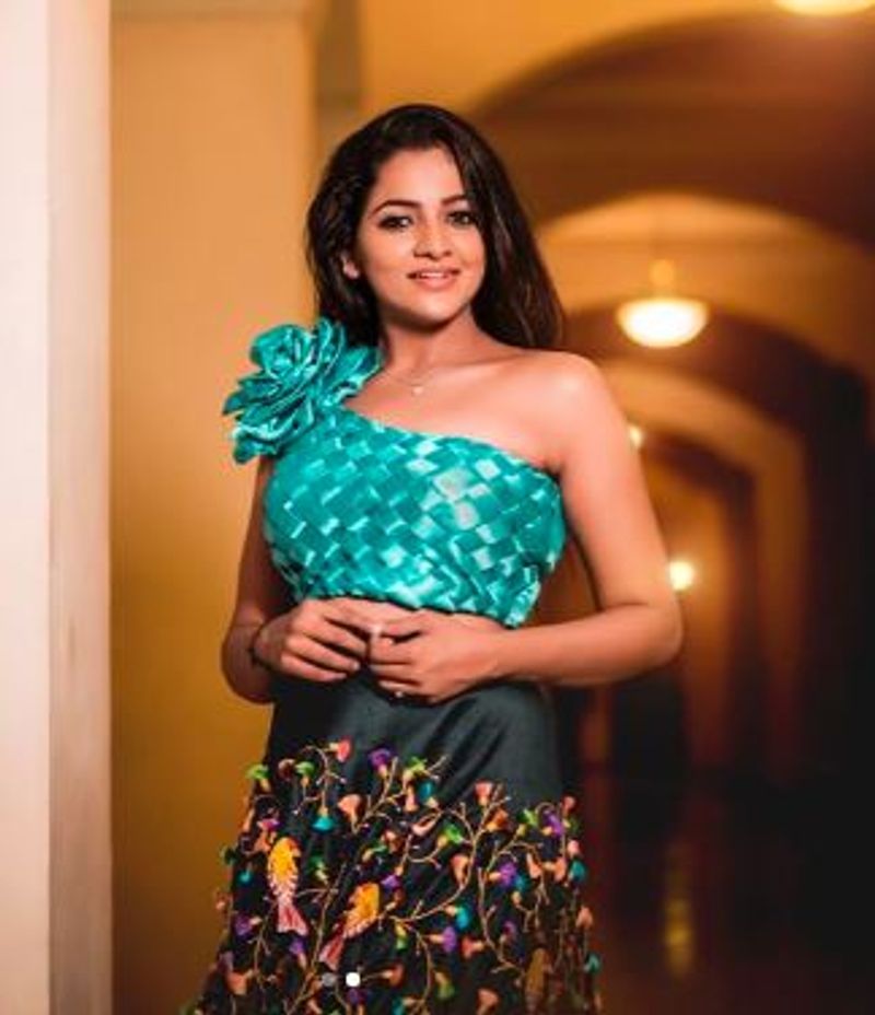 ஸ்டைலிஷ் லுக்