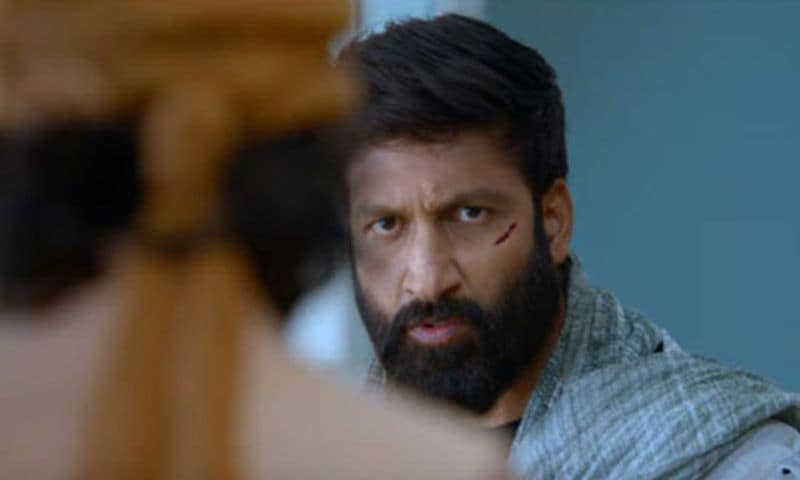 ఫైనల్ థాట్.. : ఈ సినిమా చూస్తూంటే పాకిస్దాన్ అంతా మారువేషాల్లో ఉన్న మన ఇండియన్ రా ఏజెంట్లతో కిటకిటలాడిపోతోందేమో అనిపిస్తుంది