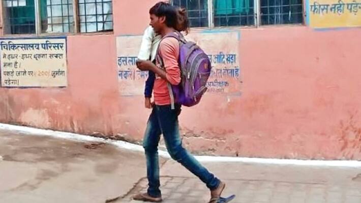 father wondered for hours carrying his son body on his shoulder to get his death certificate father wondered for hours carrying his son body on his shoulder to get his death certificate