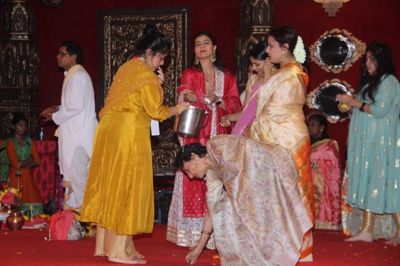 பிரசாதம் பெற்ற போது