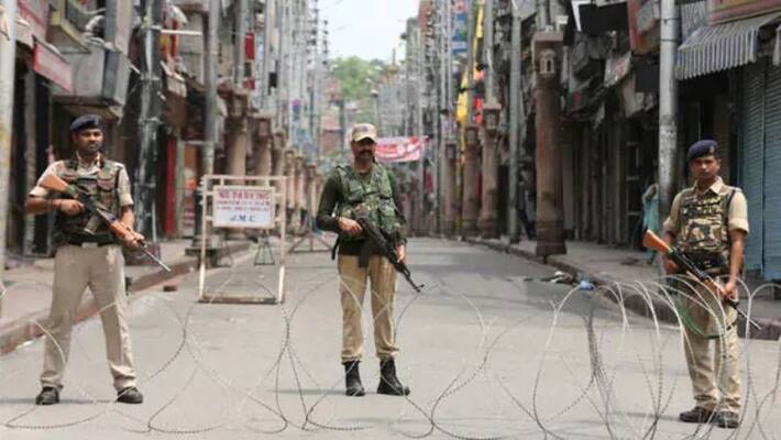fourteen Injured In Grenade Attack In Jammu Kashmir fourteen Injured In Grenade Attack In Jammu Kashmir