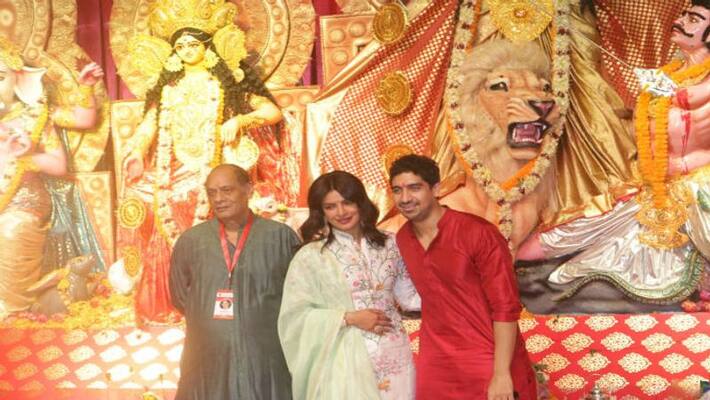 Priyanaka chopra at Durga Puja pandal Priyanaka chopra at Durga Puja pandal