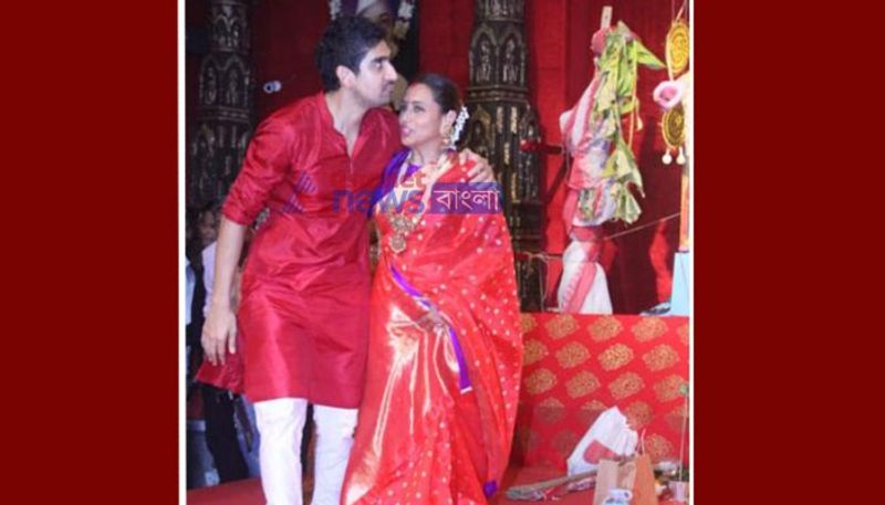 পুজোর আমেজে ব্যস্ত রানি মুখোপাধ্যায়। লাল পোশাকেই অষ্টমীতে নজর কাড়লেন তিনি।