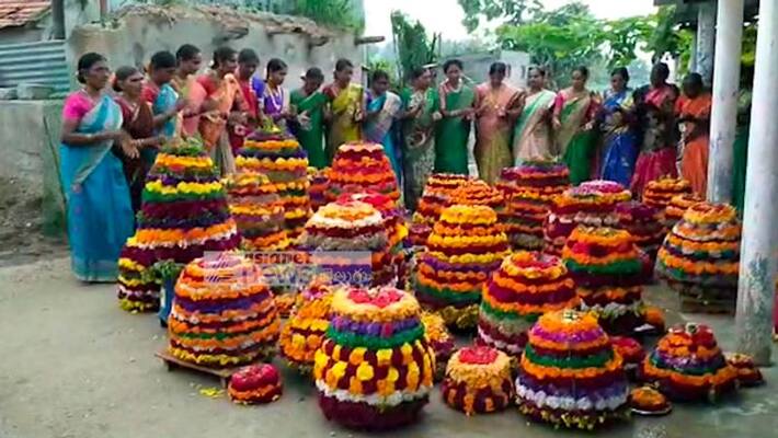 Woman killed while playing Bathukamma In Siddipet Woman killed while playing Bathukamma In Siddipet