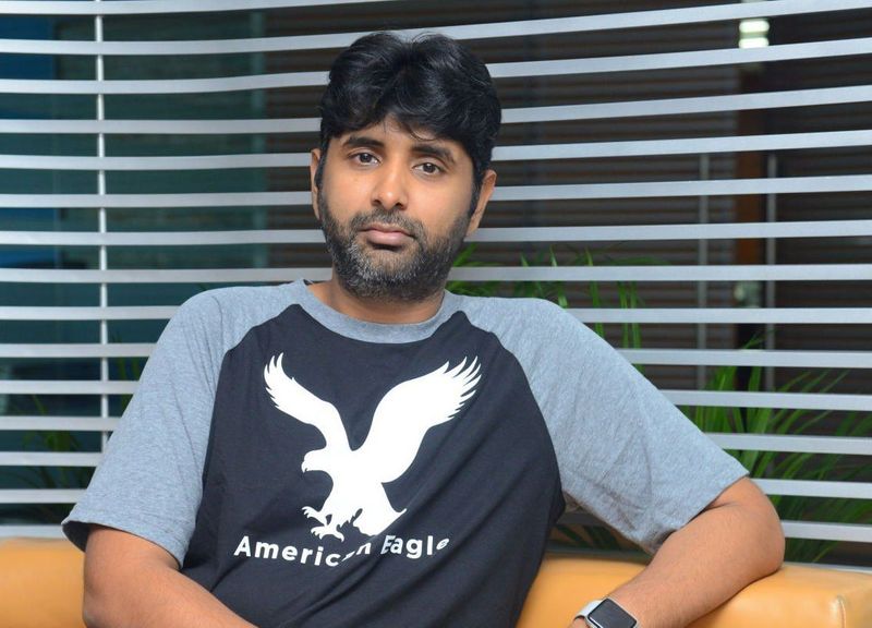 వెంకట్ రాంజీ - 'ఎవరు' అనే థ్రిల్లర్ సినిమా తీసి సక్సెస్ అందుకున్నాడు దర్శకుడు వెంకట్. చిన్న పాయింట్ తీసుకొని తనదైన ట్రీట్మెంట్ యాడ్ చేసి ట్విస్ట్ లతో ఆడియన్స్ ని అలరించాడు.