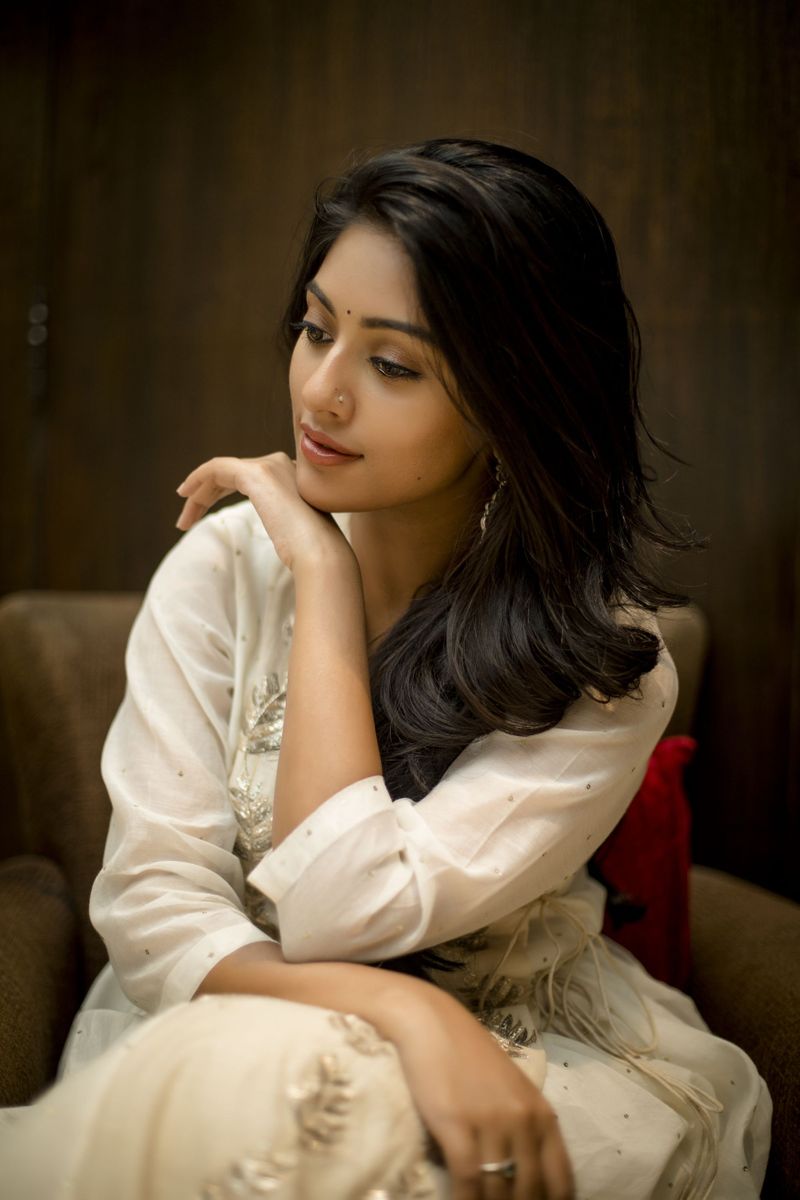 ஸ்டைலிஷ் போஸ்