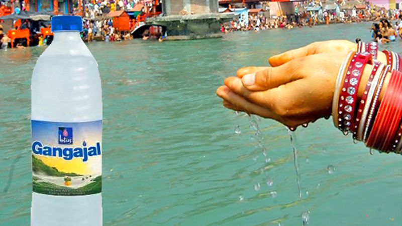 ঘরে অবশ্যই গঙ্গাজল রাখুন- বাড়ির অন্ধকার স্থান বা অব্যহৃত কোন স্থানে গঙ্গাজল অবশ্যই রাখুন। এবং প্রত্যেক সপ্তাহে সেটি পরিবর্তন করুন। গঙ্গাজল বাড়িতে থাকলে বাস্তুর পজেটিভ এ্যনার্জী বর্তমান থাকে।