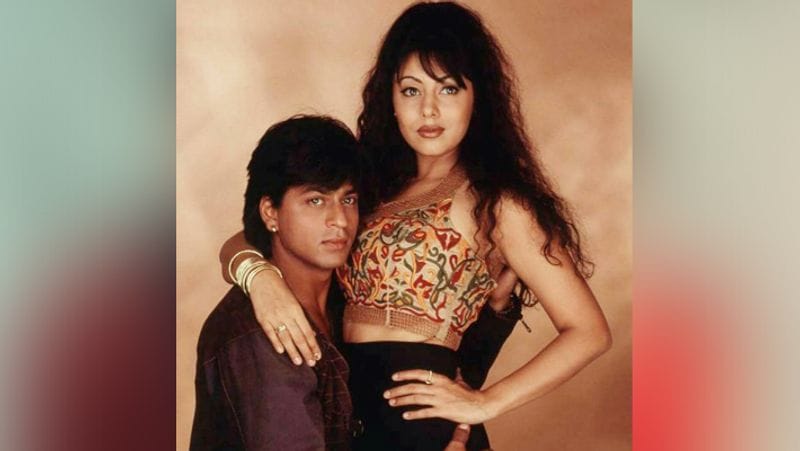 दोनों ने अपने-अपने परिवारवालों का बताया। लेकिन बात आकर शाहरुख पर फंस गई क्योंकि वो एक मुस्लिम और गौरी हिंदू थीं। हालांकि शाहरुख-गौरी ने हार नहीं मानी और एक-दूसरे को पाने के लिए पापड़ बेले। इसके बाद 1991 में दोनों ने शादी कर ली।