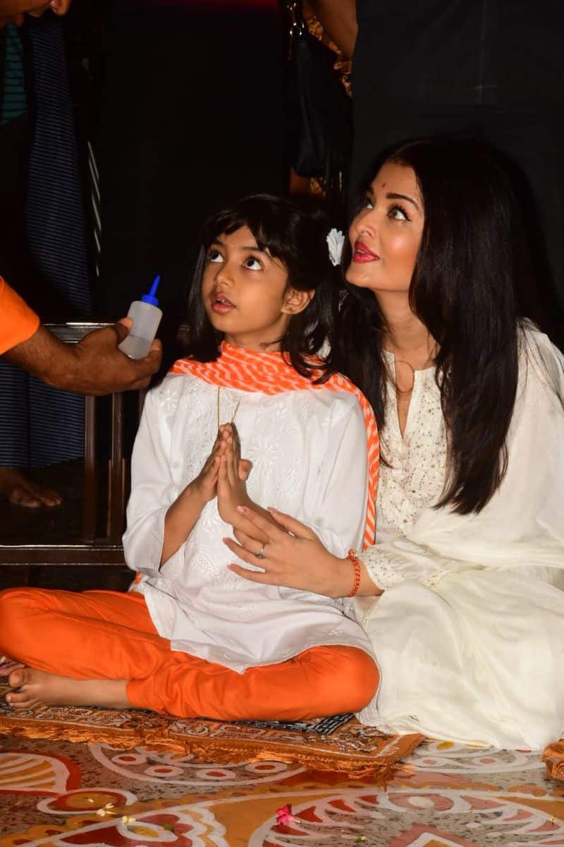 From holding Aaradhya’s hands to teaching her all the rites, no wonder Aishwarya is being the perfect mother