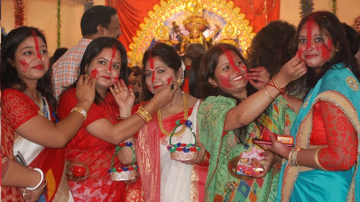 sindoor khela durga puja on Bengali women in patna