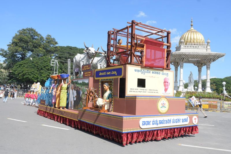 Mysuru dasara 2019 photo gallery of Karnataka districts tablo