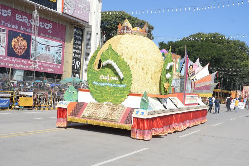 Mysuru dasara 2019 photo gallery of Karnataka districts tablo