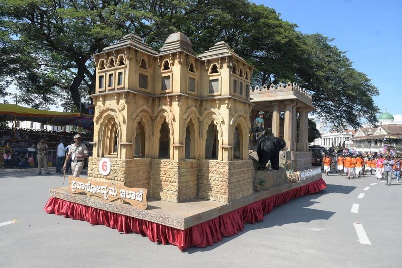 Mysuru dasara 2019 photo gallery of Karnataka districts tablo