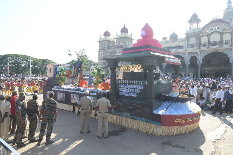 Mysuru dasara 2019 photo gallery of Karnataka districts tablo
