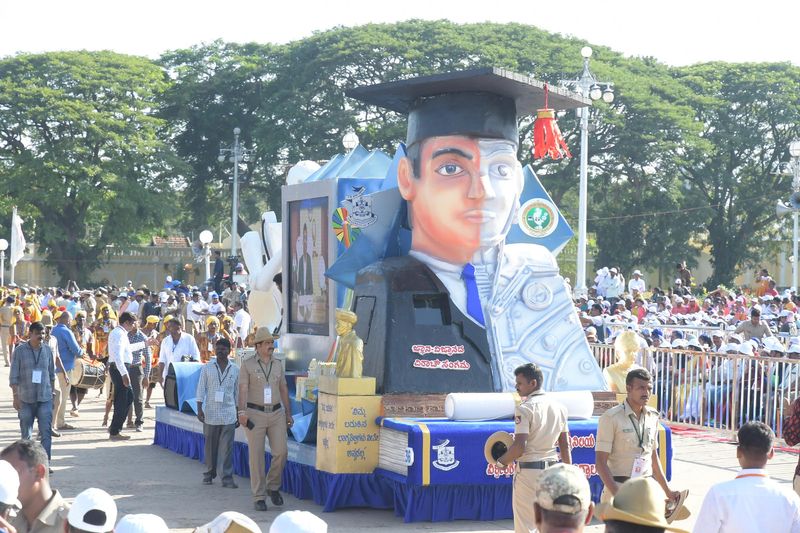 Mysuru dasara 2019 photo gallery of Karnataka districts tablo