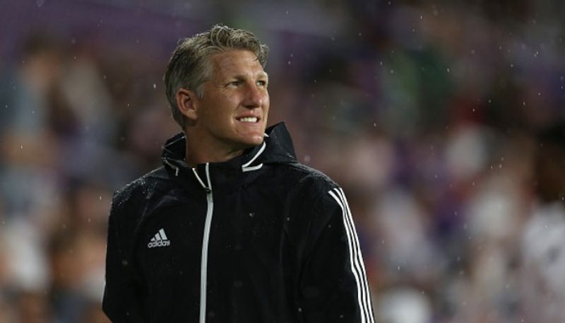 Earlier, legendary German midfielder, Bastian Schweinsteiger, too, came up with his Team of the Year and was notable for dropping Ronaldo and Messi from his XI.
Schweinsteiger's team of year: Manuel Neuer (Bayern); Ramos, Virgil van Dijk (Liverool), Marquinhos (PSG), Raphael Guerreiro (Borussia Dortmund); Jordan Henderson (Liverpool), De Bruyne, Joshua Kimmich (Bayern); Neymar, Mbappe, Lewandowski.