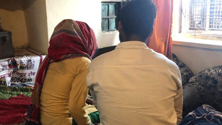 husband woman physical torture front 2 year old daughter in ratlam husband woman physical torture front 2 year old daughter in ratlam
