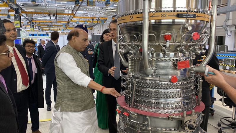 राफेल का मिसाइल सिस्टम काफी आधुनिक और बेहतर है। यह विमान हवा से हवा और हवा से जमीन पर सटीक निशाना साधने वाले हथियारों को अपने साथ ले जाने में सक्षम है।