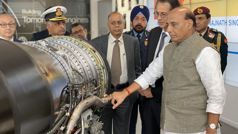 राफेल में तैनात मीटिअर मिसाइल 150 किमी दूरी तक हवा में टारगेट पर सटीक निशाना लगा सकती है। मीटिअर से क्रूज मिसाइलों पर भी निशाना लगाया जा सकता है।