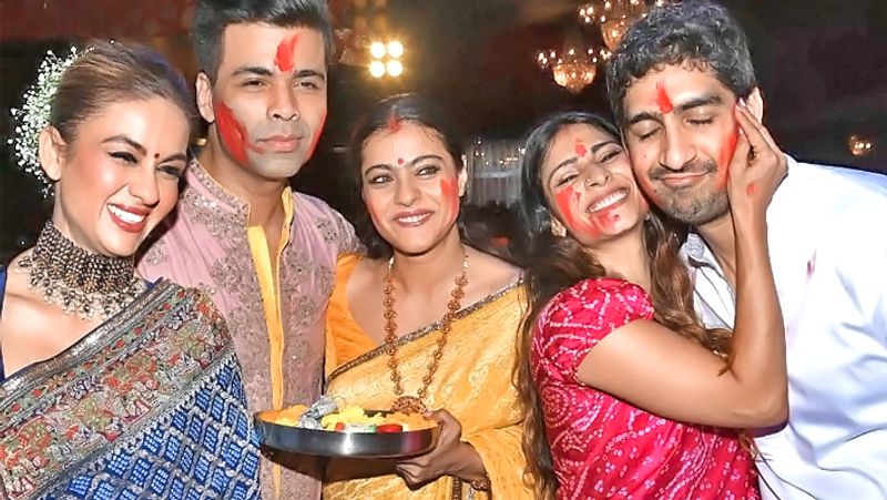 करन जौहर के साथ काजोल, तनीषा और अयान मुखर्जी।