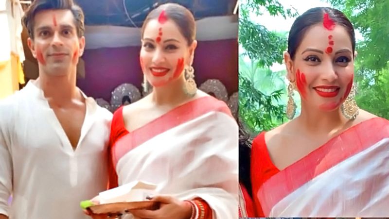सिंदूर खेला उत्सव के दौरान पति करण सिंह ग्रोवर के साथ बिपाशा बसु।