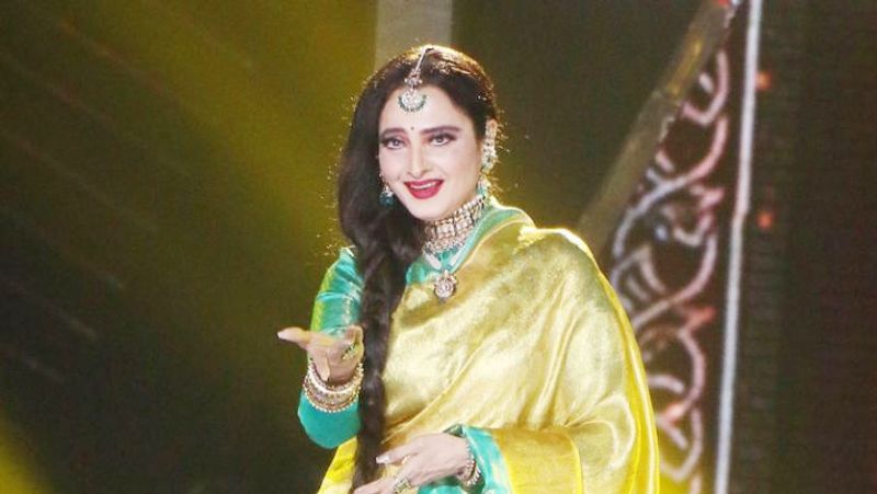 বলিউডের উমরাওজানের ব্যক্তিগত জীবনটাও ছিল চলচ্চিত্র জীবনের মতোই ঝা চকচকে । নিজের অবস্থান ও ব্যক্তিত্ব সম্পর্কে সবসময়েই সচেতন ছিলেন এই অভিনেত্রী। আজও অমলিন তার ম্যাজিক।