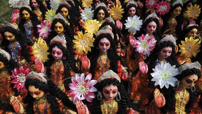Know how Lakshmi puja can bring peace and prosperity in home Know how Lakshmi puja can bring peace and prosperity in home