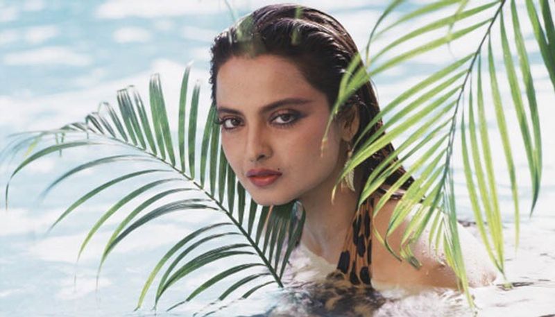বরাবরই সকলের নজর কেড়েছেন তিনি। বয়সও যেন হার মানে তাঁর রূপের কাছে।