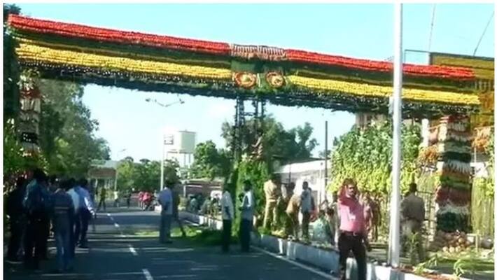 welcome gate for Xi Jinping studded with 18 types of organic vegetables and fruits welcome gate for Xi Jinping studded with 18 types of organic vegetables and fruits