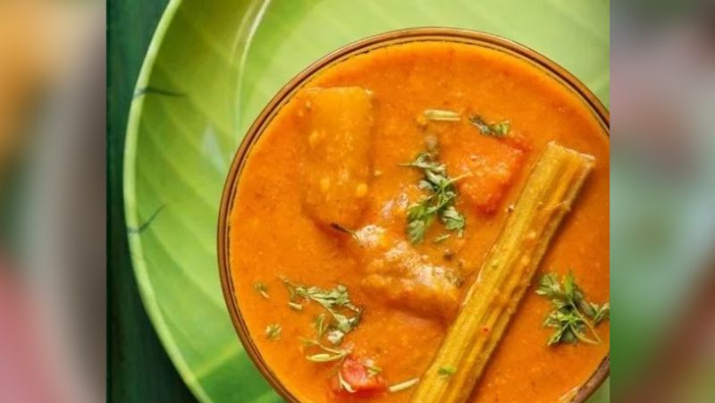 अर्चवित्त सांभर: दक्षिण भारत में खासकर ब्राह्मण इसे खाते हैं। ये सांभर बिना प्याज-लहसून के बनाई जाती है। इसमें कद्दू, अरबी जैसी सब्जियां मिलाई जाती है।
