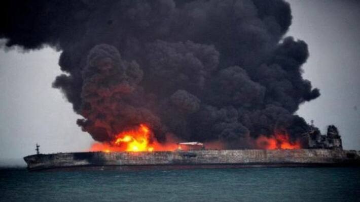 Iran oil tanker hit by two missiles off Saudi Arabia Iran oil tanker hit by two missiles off Saudi Arabia