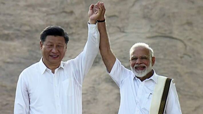 Wearing veshti, PM Modi receives Xi in Mahabalipuram Wearing veshti, PM Modi receives Xi in Mahabalipuram