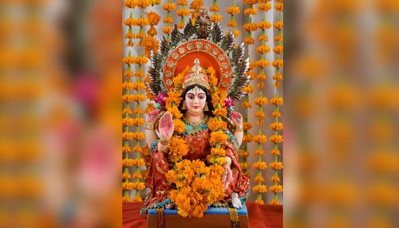 <p> বৃহস্পতি বার এই নিয়ম পালনের ফলে বাস্তু থেকে নেগেটিভ এনার্জি দূর হয়।</p>