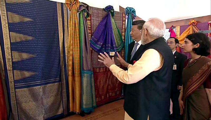 সিল্ক এক্সিবিশনে মোদী ও জিনপিং।