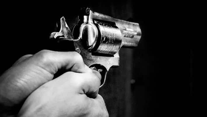 Woman BJP booth worker shot by unidentified miscreants in her house; party members blame TMC-dbr Woman BJP booth worker shot by unidentified miscreants in her house; party members blame TMC-dbr